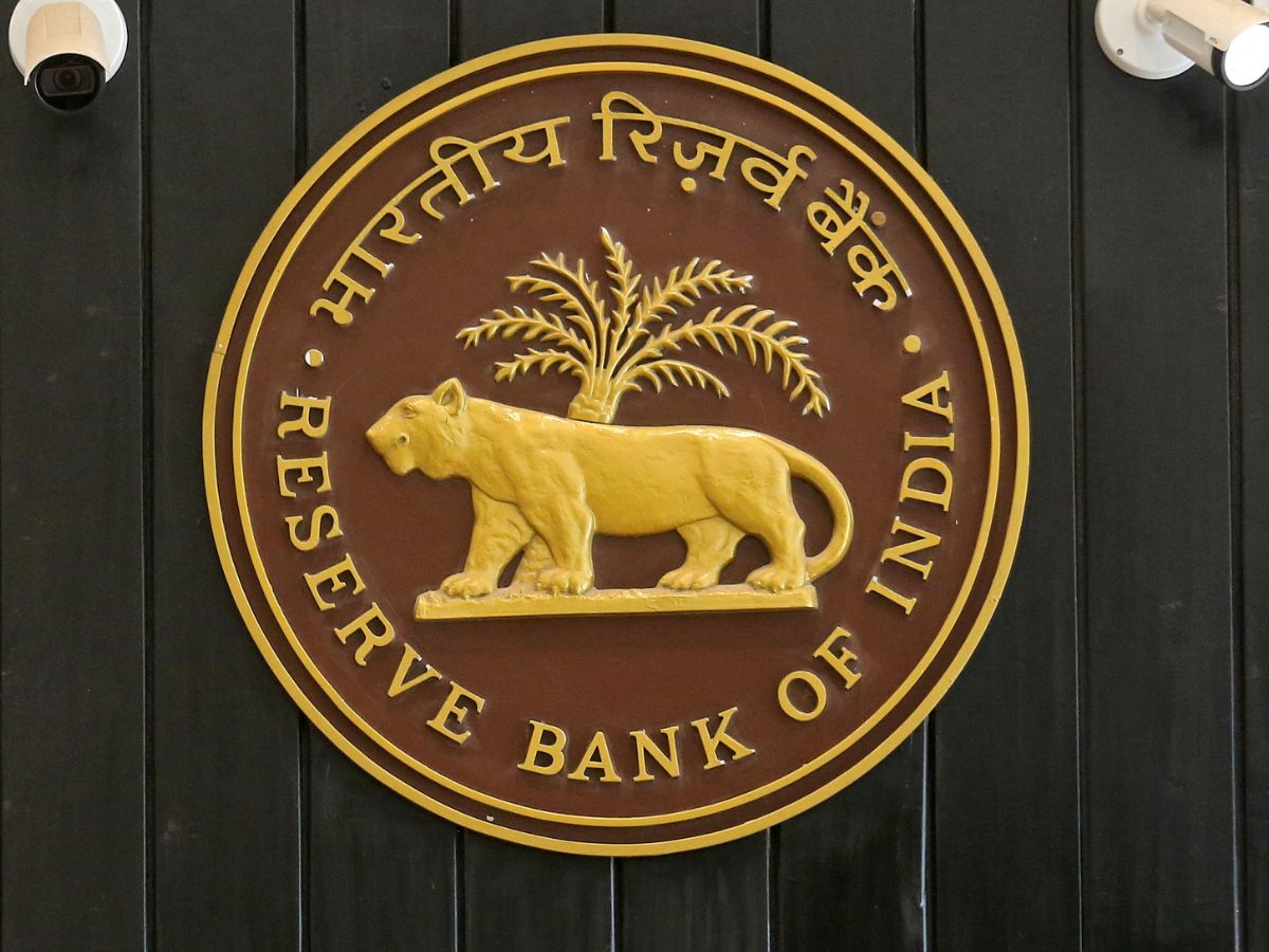 RBI increased withdrawal limit on non callable fixed deposits